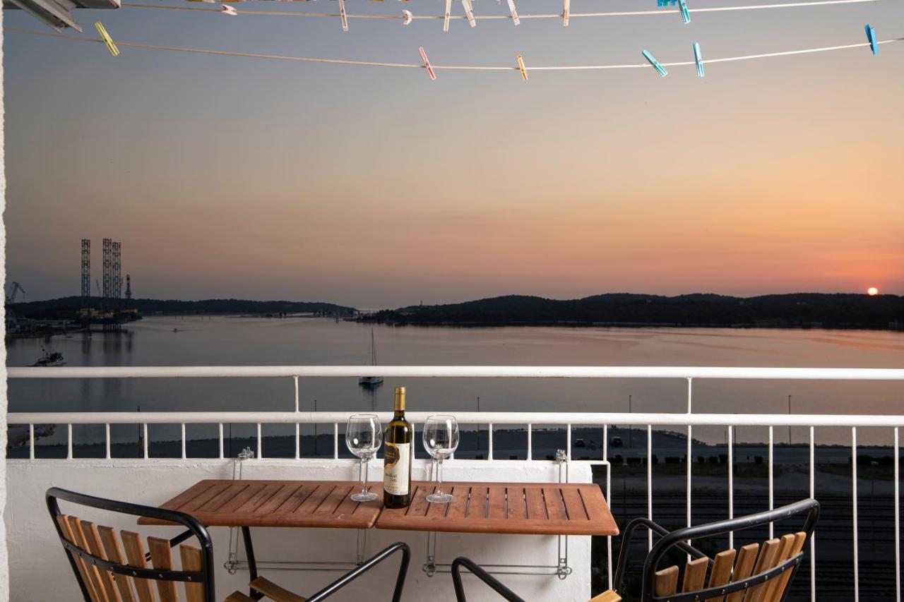 Top floor sunset apartment Pula Buitenkant foto
